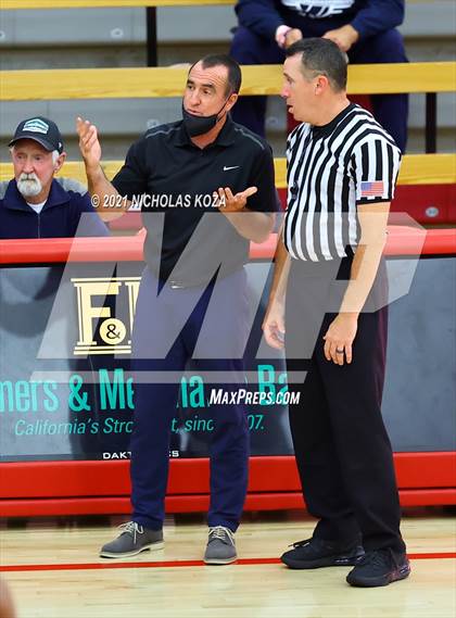 Thumbnail 1 in Capistrano Valley vs. Centennial (Mater Dei Extravaganza) photogallery.