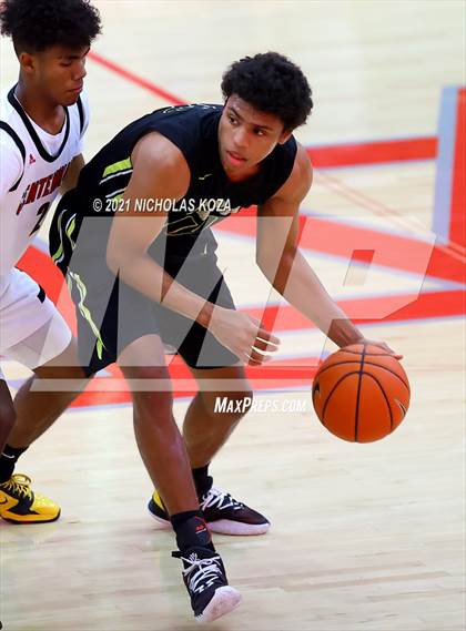 Thumbnail 1 in Capistrano Valley vs. Centennial (Mater Dei Extravaganza) photogallery.