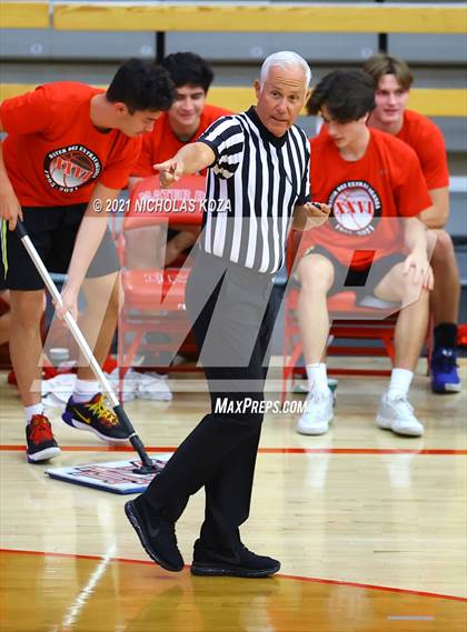 Thumbnail 2 in Capistrano Valley vs. Centennial (Mater Dei Extravaganza) photogallery.