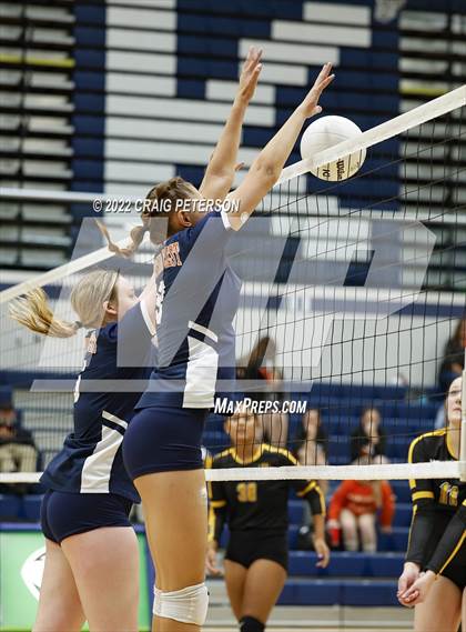 Thumbnail 3 in Roy vs. Mountain Crest photogallery.