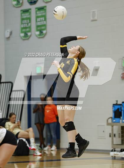 Thumbnail 2 in Roy vs. Mountain Crest photogallery.