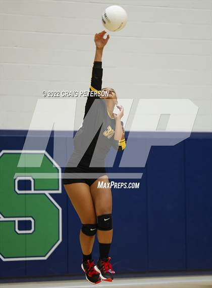 Thumbnail 1 in Roy vs. Mountain Crest photogallery.