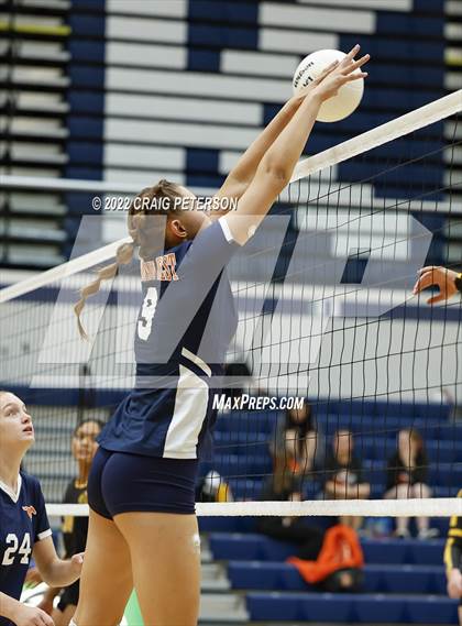 Thumbnail 3 in Roy vs. Mountain Crest photogallery.