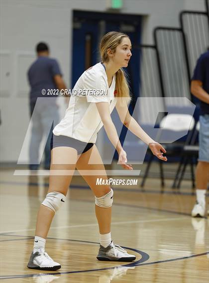 Thumbnail 2 in Roy vs. Mountain Crest photogallery.