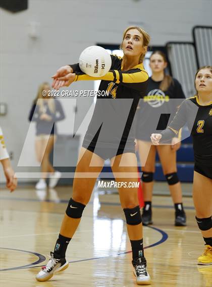 Thumbnail 2 in Roy vs. Mountain Crest photogallery.