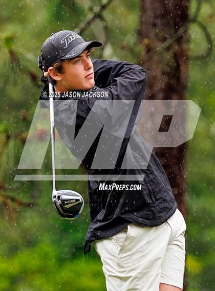 Thumbnail 1 in NCHSAA 4A Finals (Round 1) photogallery.