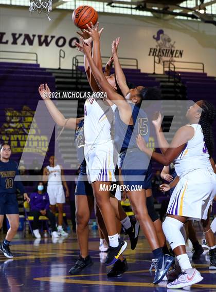 Thumbnail 2 in Warren vs. Lynwood photogallery.