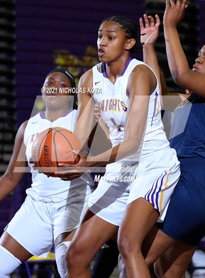 Thumbnail 1 in Warren vs. Lynwood photogallery.