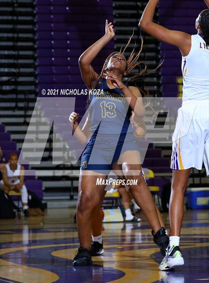 Thumbnail 2 in Warren vs. Lynwood photogallery.