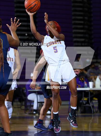 Thumbnail 1 in Warren vs. Lynwood photogallery.