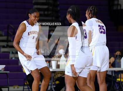 Thumbnail 2 in Warren vs. Lynwood photogallery.
