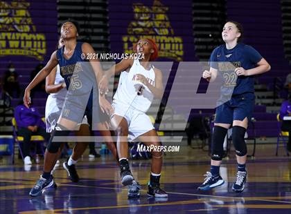 Thumbnail 1 in Warren vs. Lynwood photogallery.