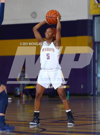 Thumbnail 2 in Warren vs. Lynwood photogallery.
