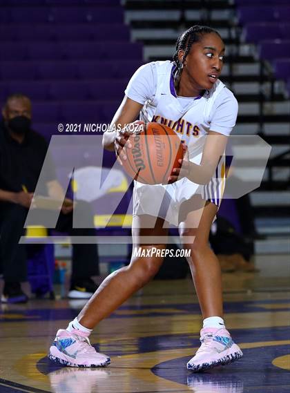 Thumbnail 1 in Warren vs. Lynwood photogallery.