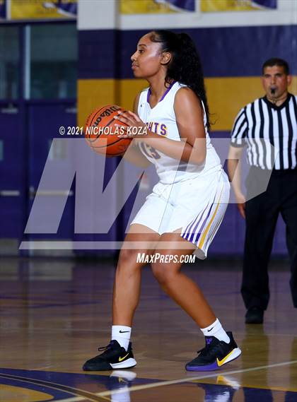 Thumbnail 3 in Warren vs. Lynwood photogallery.