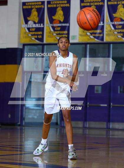Thumbnail 2 in Warren vs. Lynwood photogallery.