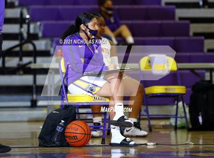 Thumbnail 3 in Warren vs. Lynwood photogallery.
