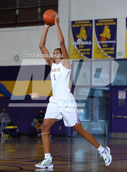 Thumbnail 1 in Warren vs. Lynwood photogallery.