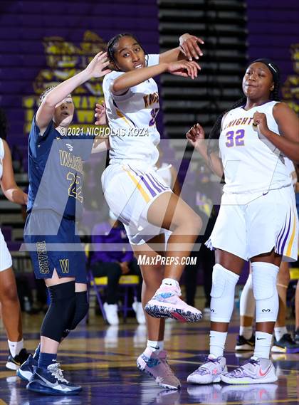 Thumbnail 3 in Warren vs. Lynwood photogallery.