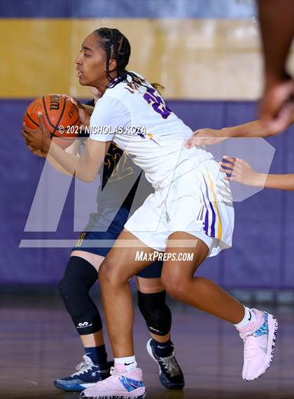 Thumbnail 1 in Warren vs. Lynwood photogallery.