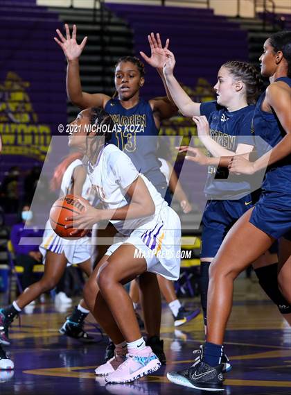 Thumbnail 2 in Warren vs. Lynwood photogallery.