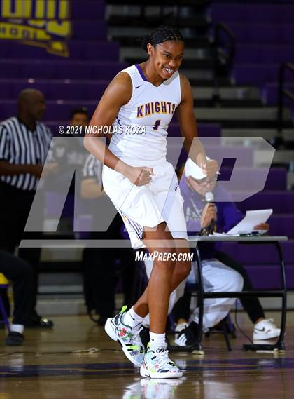 Thumbnail 1 in Warren vs. Lynwood photogallery.