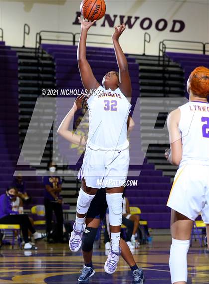 Thumbnail 2 in Warren vs. Lynwood photogallery.