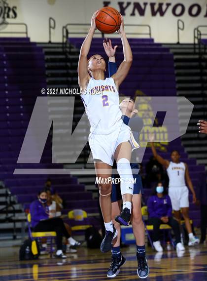 Thumbnail 1 in Warren vs. Lynwood photogallery.