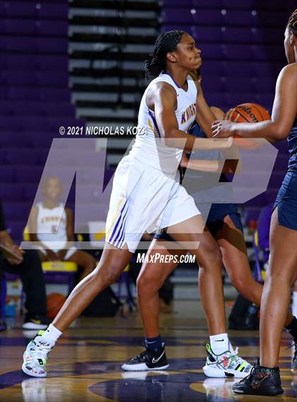 Thumbnail 1 in Warren vs. Lynwood photogallery.