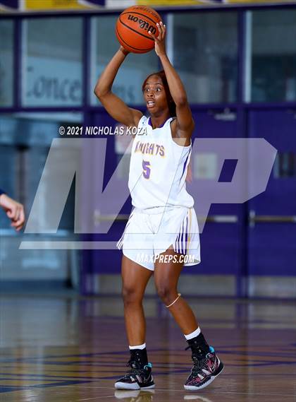 Thumbnail 1 in Warren vs. Lynwood photogallery.