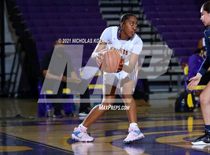 Thumbnail 3 in Warren vs. Lynwood photogallery.