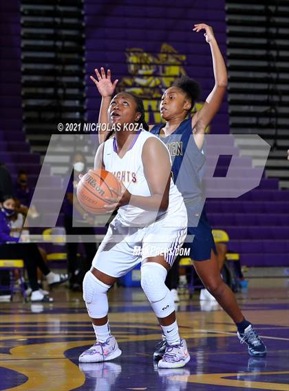 Thumbnail 1 in Warren vs. Lynwood photogallery.