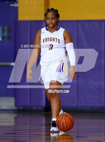Thumbnail 2 in Warren vs. Lynwood photogallery.