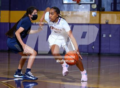 Thumbnail 3 in Warren vs. Lynwood photogallery.