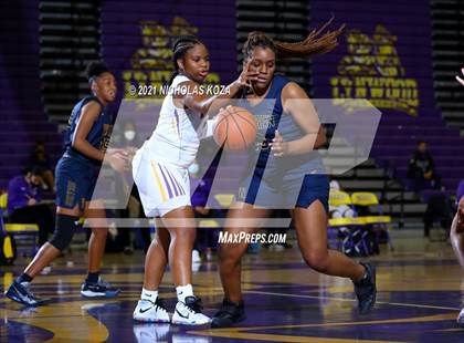 Thumbnail 1 in Warren vs. Lynwood photogallery.