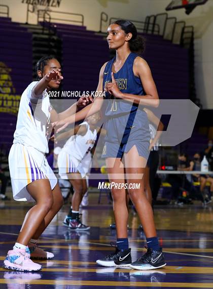 Thumbnail 2 in Warren vs. Lynwood photogallery.