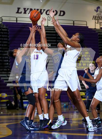 Thumbnail 1 in Warren vs. Lynwood photogallery.