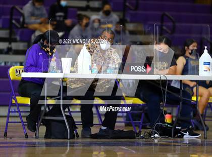 Thumbnail 3 in Warren vs. Lynwood photogallery.