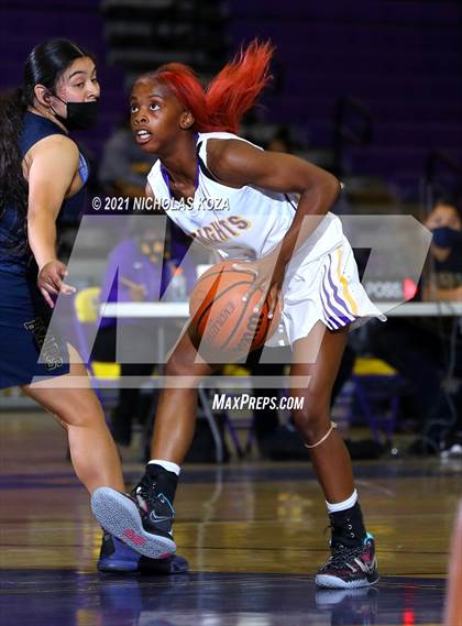 Thumbnail 3 in Warren vs. Lynwood photogallery.