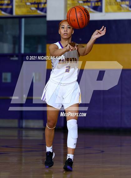 Thumbnail 3 in Warren vs. Lynwood photogallery.