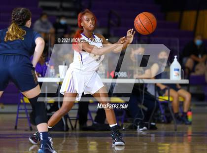 Thumbnail 3 in Warren vs. Lynwood photogallery.