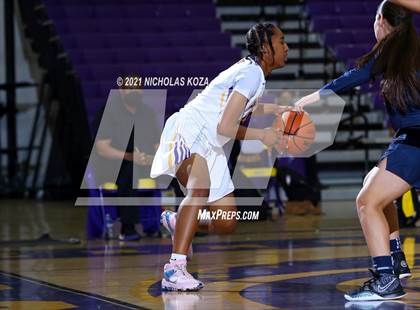 Thumbnail 2 in Warren vs. Lynwood photogallery.