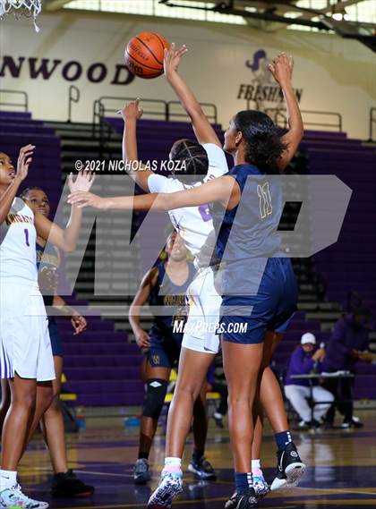 Thumbnail 3 in Warren vs. Lynwood photogallery.