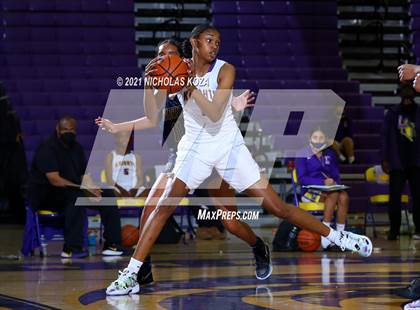 Thumbnail 1 in Warren vs. Lynwood photogallery.