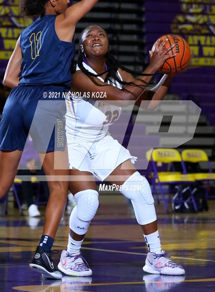 Thumbnail 1 in Warren vs. Lynwood photogallery.