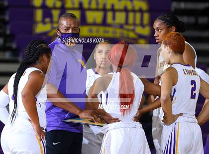 Thumbnail 1 in Warren vs. Lynwood photogallery.