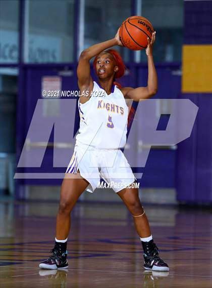 Thumbnail 3 in Warren vs. Lynwood photogallery.