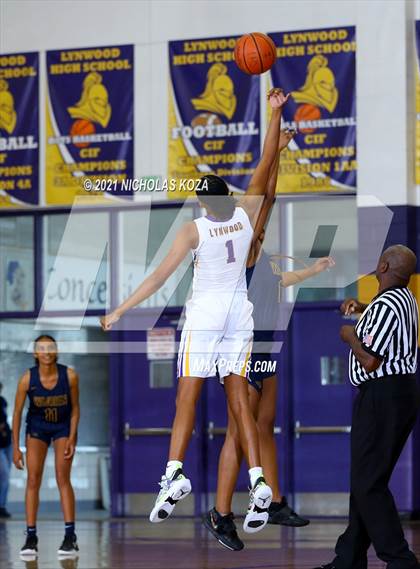 Thumbnail 1 in Warren vs. Lynwood photogallery.