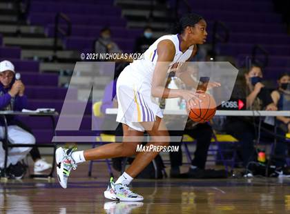 Thumbnail 1 in Warren vs. Lynwood photogallery.