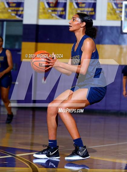Thumbnail 1 in Warren vs. Lynwood photogallery.